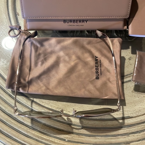 Burberry sunglasses - Picture 13 of 14